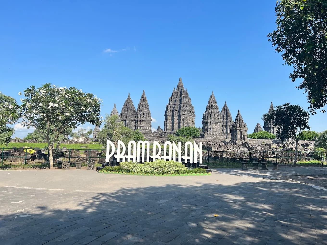 Wisata Candi Prambanan Jogja - Rental Mobil Assalam Transport