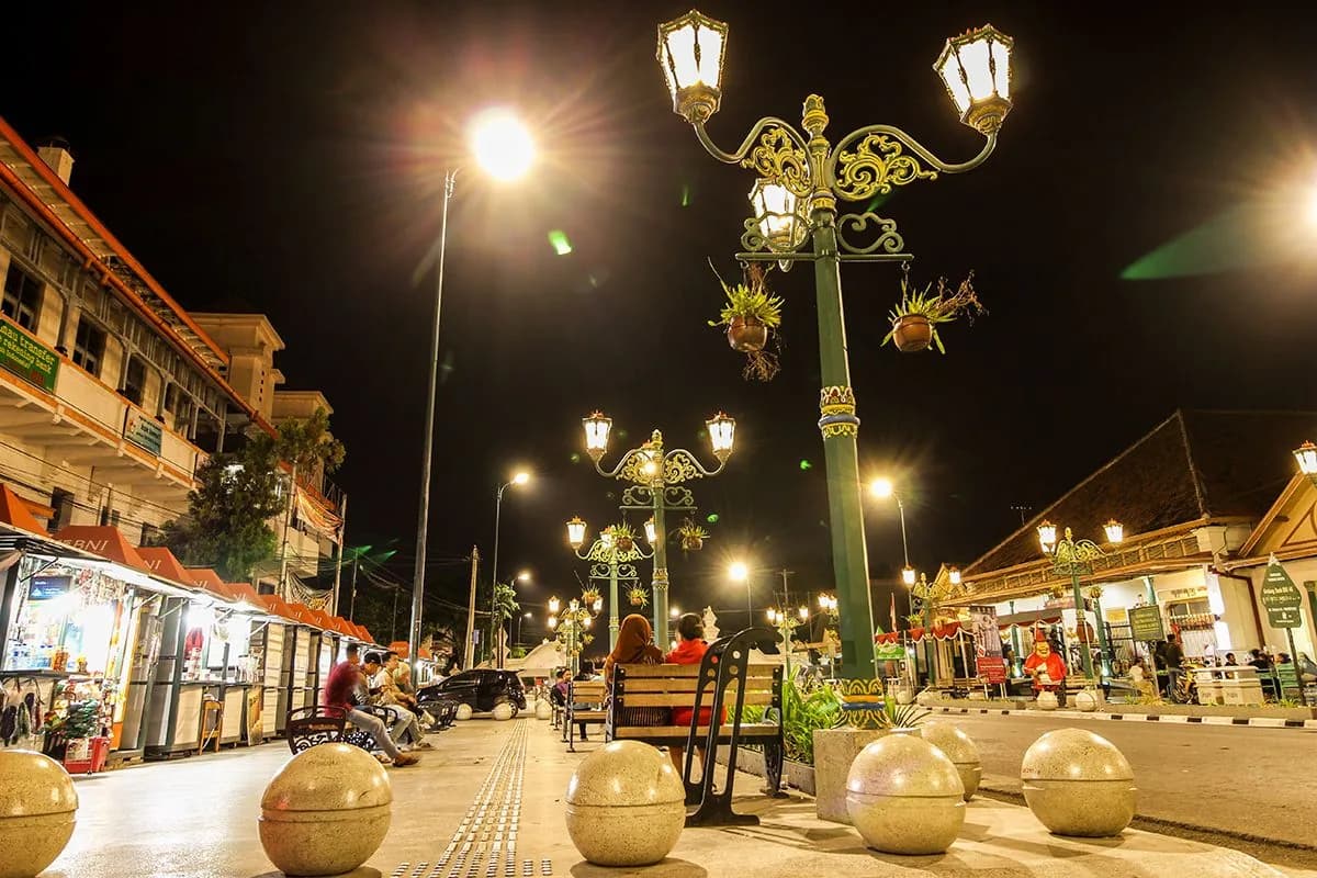 Wisata Jalan Malioboro Jogja - Rental Mobil Assalam Transport