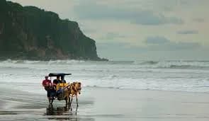 Wisata Pantai Parangtritis Jogja - Rental Mobil Assalam Transport